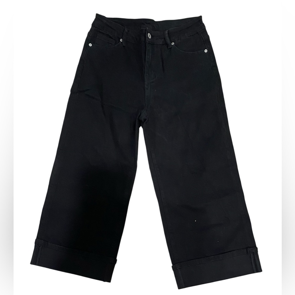 Black cropped jeans